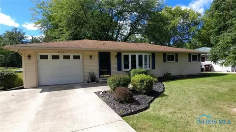 2120 Shawnee Dr, Defiance, OH 43512