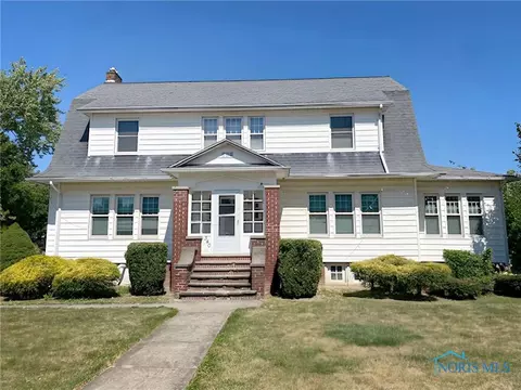 340 W Maple St, Deshler, OH 43516