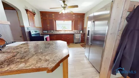 26 Maple St, Tiffin, OH 44883 photo 6