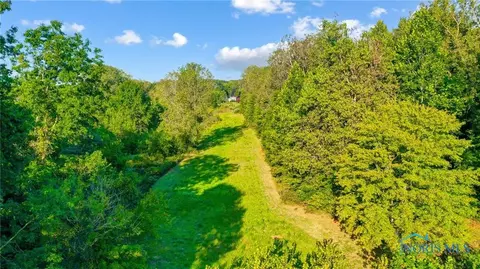 1147 S Crissey Rd, Holland, OH 43528