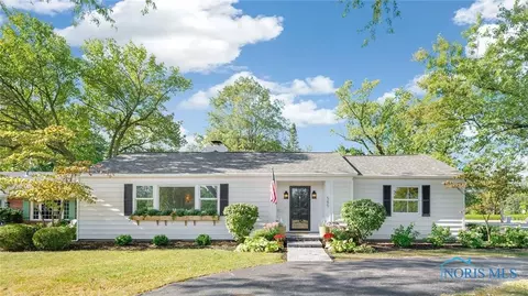 585 E 2nd St, Perrysburg, OH 43551