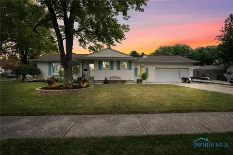 719 Sandralee Dr, Toledo, OH 43612