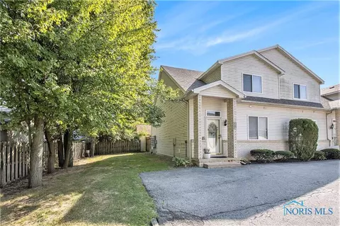 4028 Stonehenge Dr, Sylvania, OH 43560