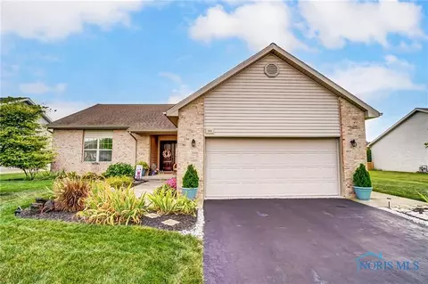 301 Winter Pine Dr, Findlay, OH 45840