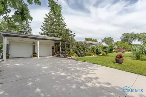 808 Phillips St, Maumee, OH 43537 photo 2