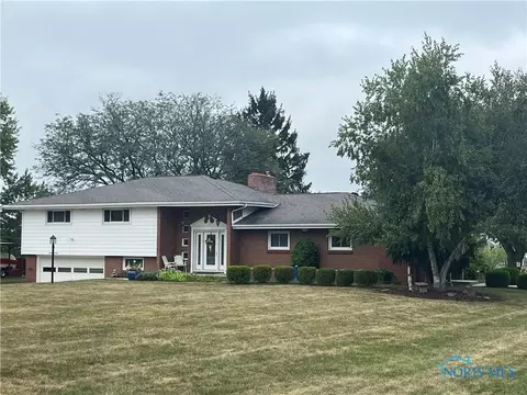 1891 Riverview Dr, Defiance, OH 43512