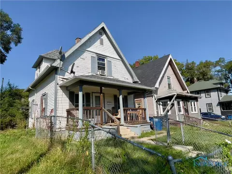 2111 Hawthorne St, Toledo, OH 43606
