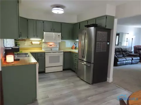 321 Lawndale Dr, Bryan, OH 43506 photo 9