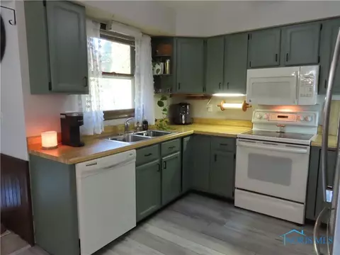321 Lawndale Dr, Bryan, OH 43506 photo 8