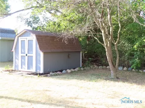 321 Lawndale Dr, Bryan, OH 43506 photo 5