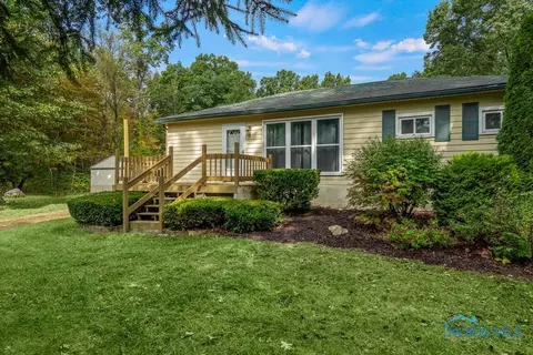 9830 Old State Line Rd, Holland, OH 43528