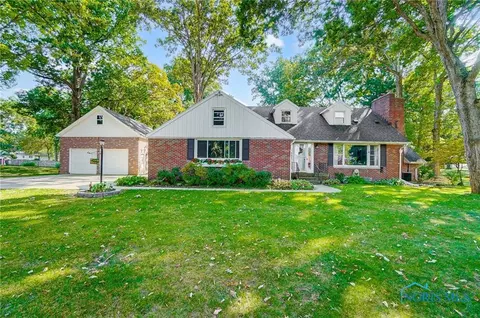 516 Brookside Dr, Swanton, OH 43558