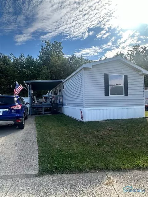 8227 Maplewood Dr, Findlay, OH 45840