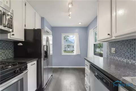 2719 Castleton Ave, Toledo, OH 43613 photo 8