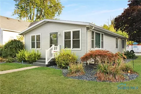 218 E 5th St, Port Clinton, OH 43452