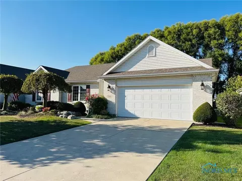 5105 Wynn Park Dr, Oregon, OH 43616
