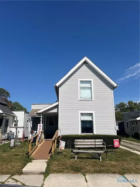 240 E Crocker St, Fostoria, OH 44830