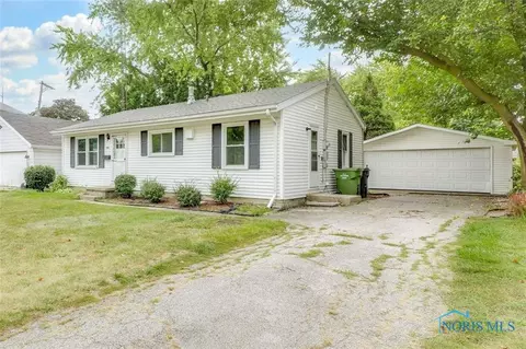 1349 Chantilly Dr, Maumee, OH 43537