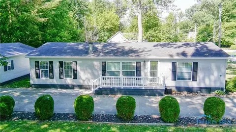 1739 Sugarbush Rd, Oregon, OH 43616