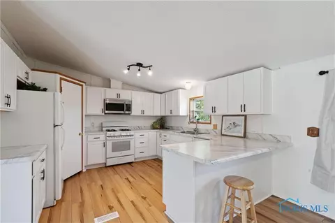 200 S Walnut St, Fayette, OH 43521 photo 9