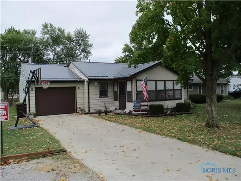 1549 Westgate Dr, Defiance, OH 43512