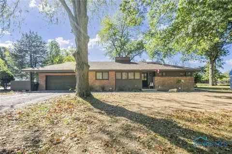 745 W Carisbrook Dr, Maumee, OH 43537