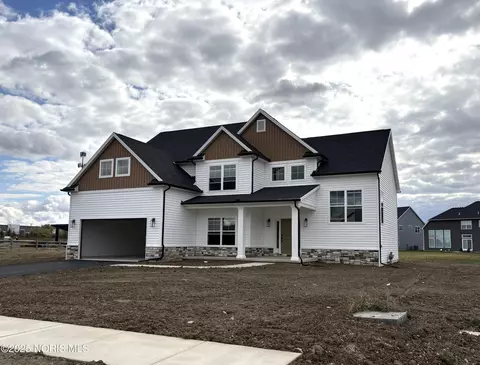 169 Barton Creek Dr, Perrysburg, OH 43551