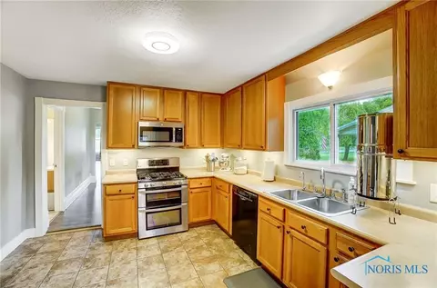 211 E Perrin Ave, Mccomb, OH 45858 photo 15