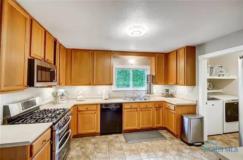 211 E Perrin Ave, Mccomb, OH 45858 photo 14