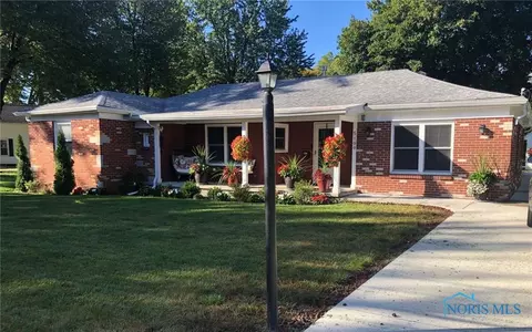 5109 Allen St, Sylvania, OH 43560