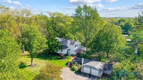 1242 Old Trail Rd, Maumee, OH 43537