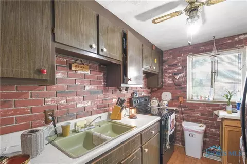521 Richards Rd, Toledo, OH 43607 photo 7