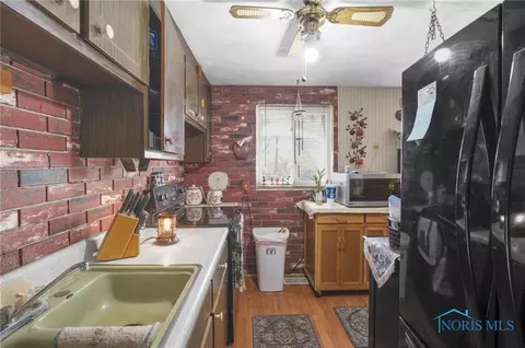 521 Richards Rd, Toledo, OH 43607 photo 8