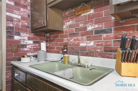 521 Richards Rd, Toledo, OH 43607 photo 9