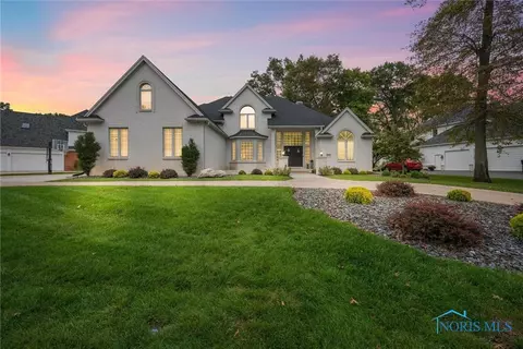 9028 Royal Oak Dr, Holland, OH 43528