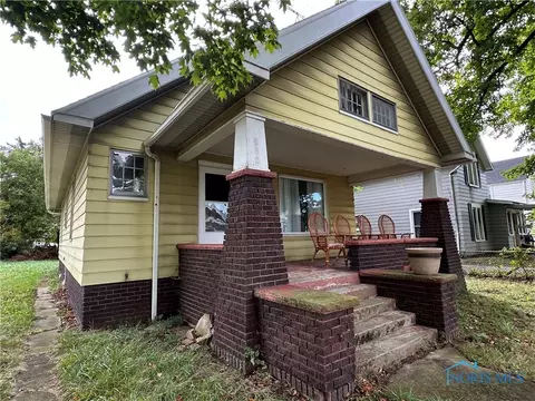 932 Leonard St, Fostoria, OH 44830
