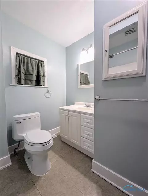 305 E Main St, Wayne, OH 43466 photo 18