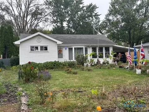 616 Douglas Dr, Wauseon, OH 43567