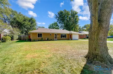 6010 Angleview Dr, Sylvania, OH 43560