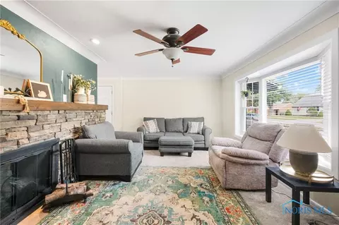 1071 Scribner St, Maumee, OH 43537 photo 6