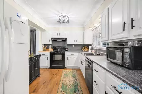 1071 Scribner St, Maumee, OH 43537 photo 9