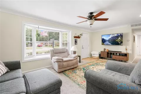 1071 Scribner St, Maumee, OH 43537 photo 8