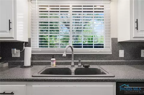 1071 Scribner St, Maumee, OH 43537 photo 11