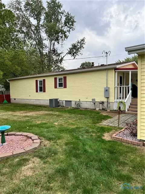 1811 E High St, Bryan, OH 43506 photo 4