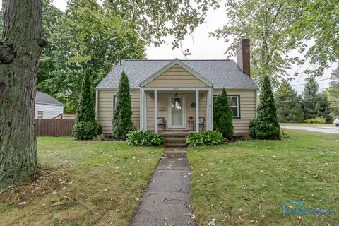 5904 Highland View Dr, Sylvania, OH 43560