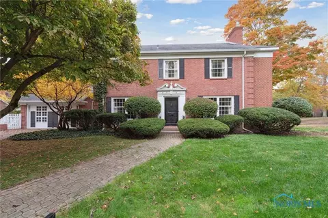 2521 Meadowwood Rd, Toledo, OH 43606