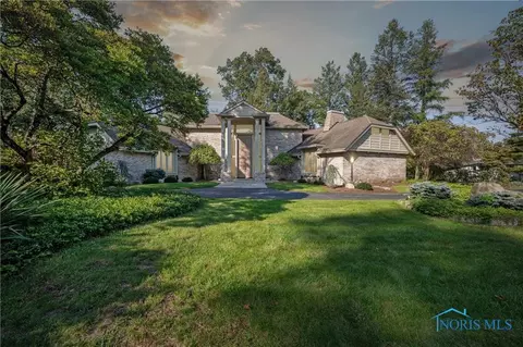 5532 Fox Hill Dr, Toledo, OH 43623
