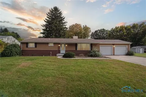 102 Fairview Dr, Liberty Center, OH 43532