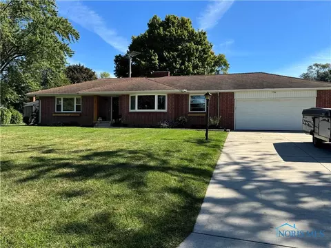 2 Park Ln, Napoleon, OH 43545