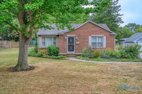 819 Pine St, Perrysburg, OH 43551